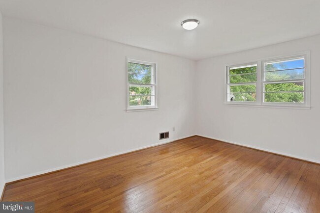 Building Photo - 7106 Jayhawk St
