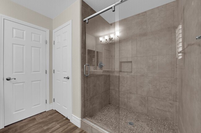 Building Photo - Beautiful Two bedroom 2 1/2 bath