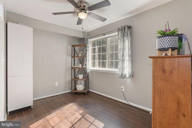 Building Photo - 1541 Colonial Dr