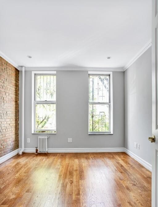 Primary Photo - 279 E 10th St