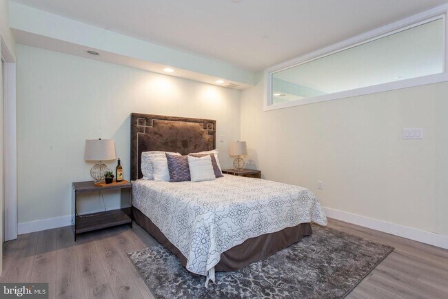 Building Photo - 1533 Parrish St