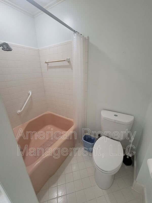 Building Photo - 121 N Salt Creek Dr