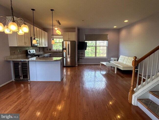 Building Photo - 445 Fort Hill Cir