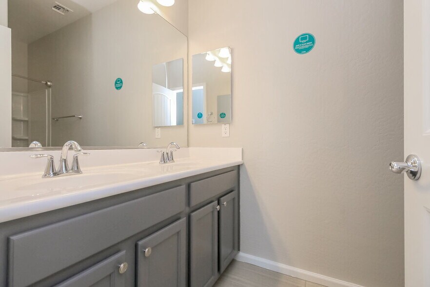 Building Photo - 2357 S Lorena