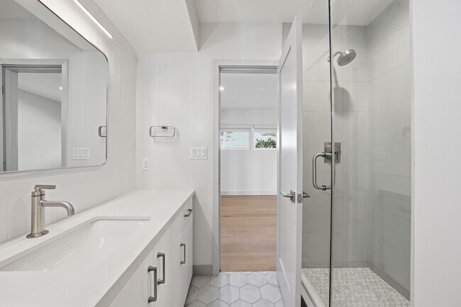 Building Photo - 5527 Burning Tree Dr