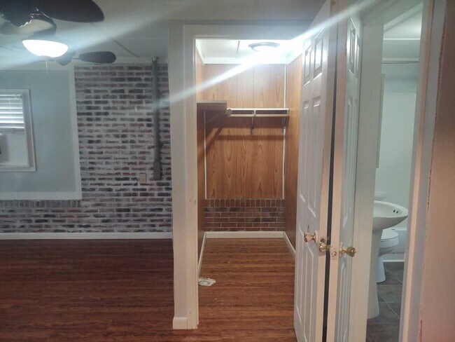 Building Photo - 3 bedroom 2 bath house available now! Pet friendly!