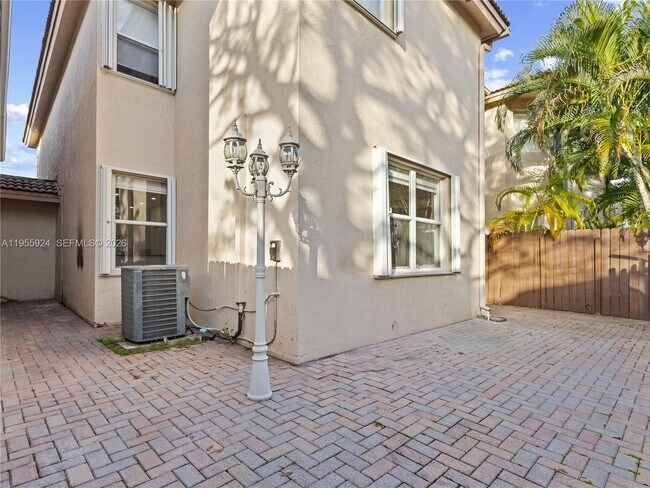 Building Photo - 11186 NW 73rd Terrace