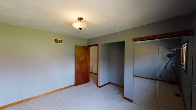 Building Photo - 3922 Ridgedale Dr