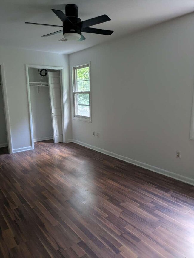 Building Photo - 5281 Daffodil Dr
