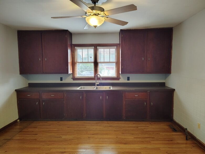Building Photo - 4700 Ross Ave