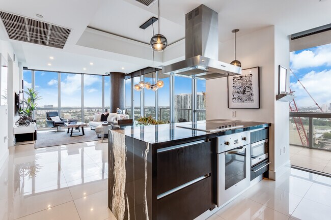 Building Photo - 1100 Biscayne Blvd