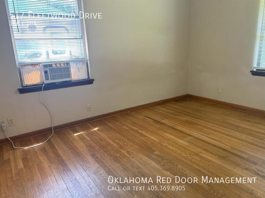 Building Photo - 517 Fleetwood Dr