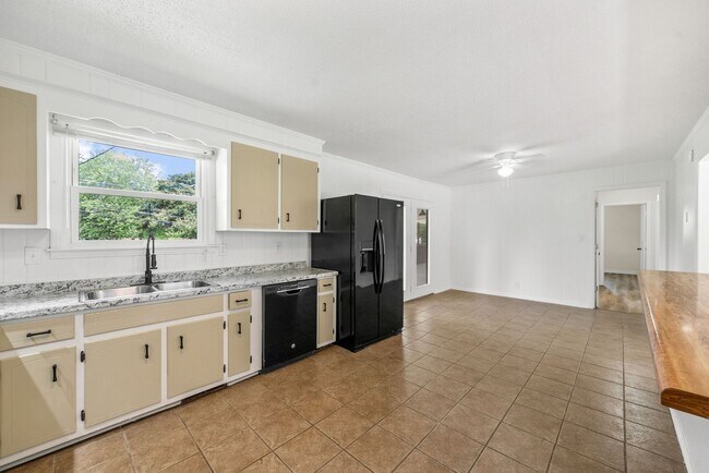 Building Photo - 3 Bedroom Pet Friendly Home For Rent with ...