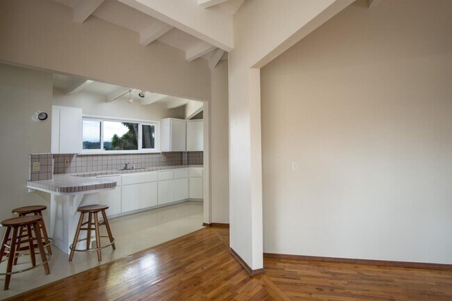Building Photo - Charming 3 Bedroom, 2 Bathroom Home in Quiet Seaside Cul-de-sac