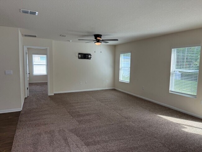 Building Photo - Like New 4/2 St. Augustine