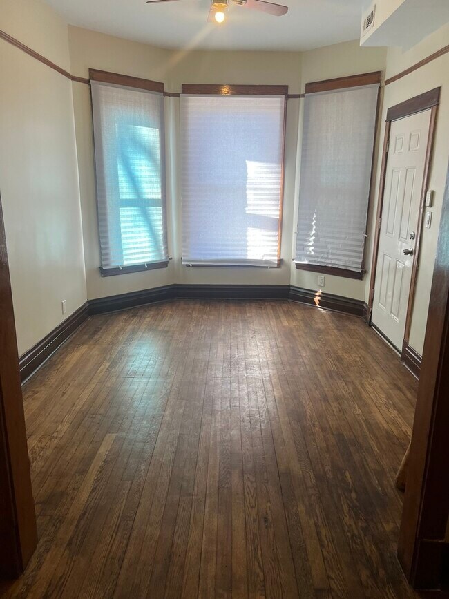 Building Photo - 6525 S Vernon Ave