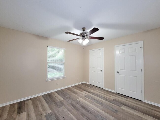 Building Photo - 12700 Royal Green Dr