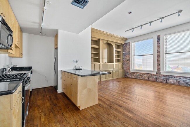 Building Photo - 915 Franklin St