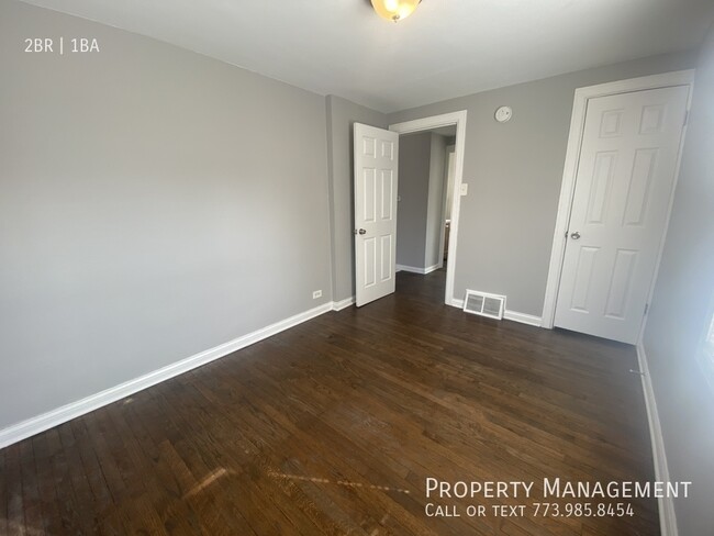 Building Photo - Completely Updated Secure Apartment In Qui...