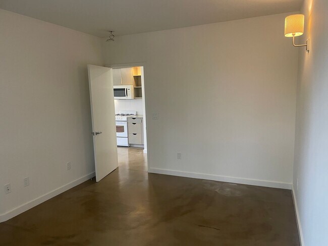 Building Photo - Large one bedroom apartment near Ashby BART