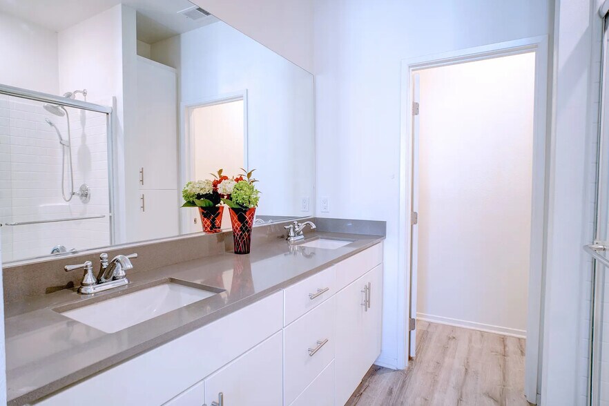 Building Photo - 5503 Sandcliff Ln