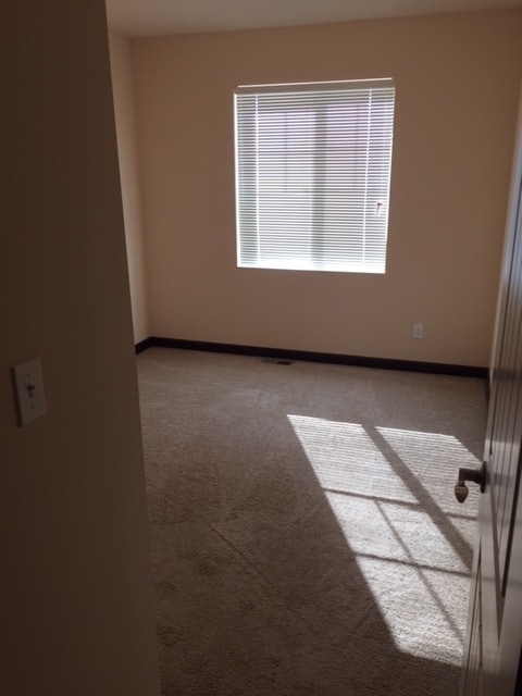 Building Photo - Spacious Townhouse for rent with No maintenance responsibilities!!