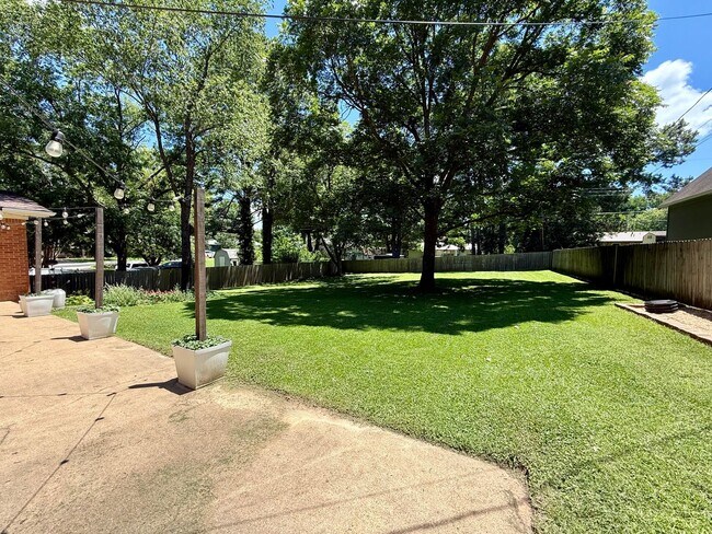 Building Photo - 316 Marzee Ann Dr