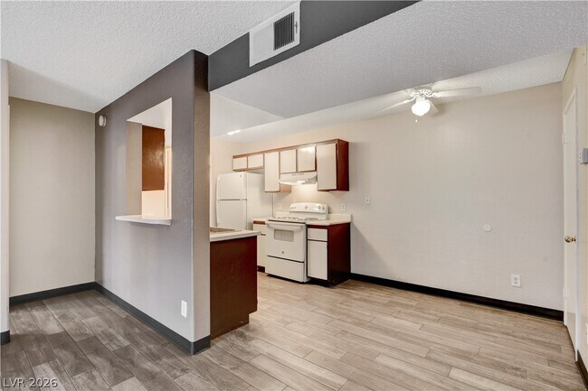 Building Photo - 200 Mission Laguna Ln