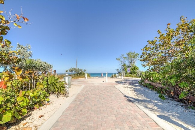 Building Photo - 7915 Harding Ave