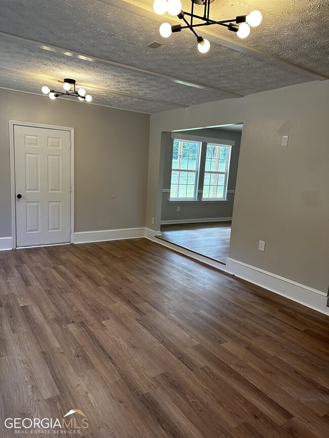 Building Photo - 641 Honey Creek Rd