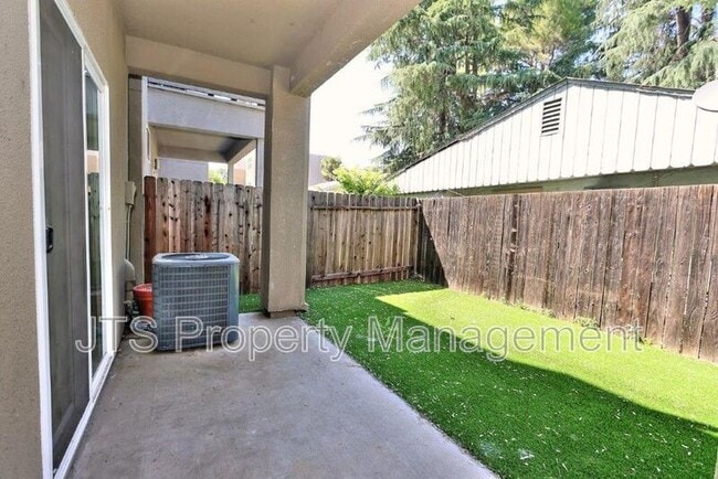 Building Photo - 396 Midstream Ln