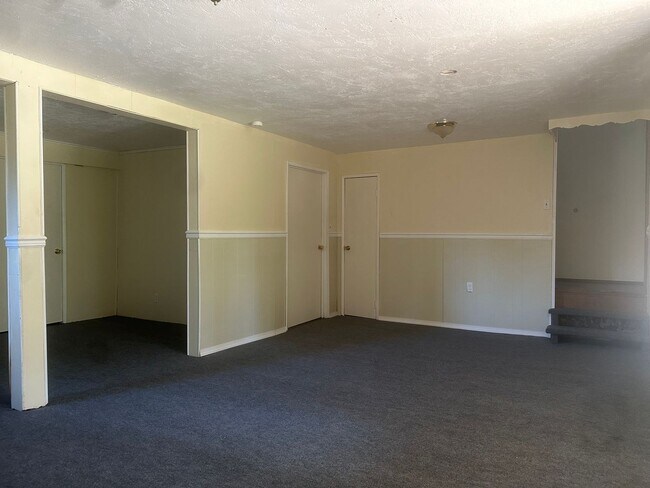 Building Photo - Updated 3-Bedroom Home with Deck & Garage in Mountlake Terrace!!!