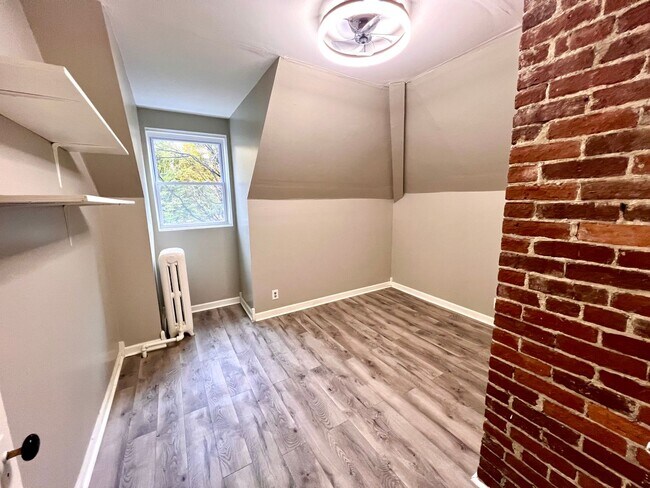 Building Photo - 259-261 N. Dithridge Street (Full Service)