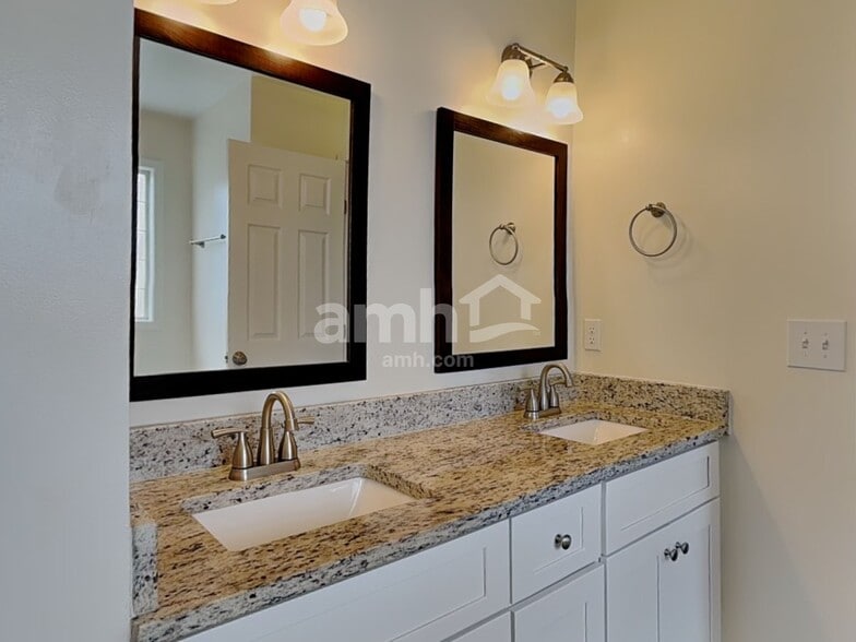 Building Photo - 369 Collinsworth Dr