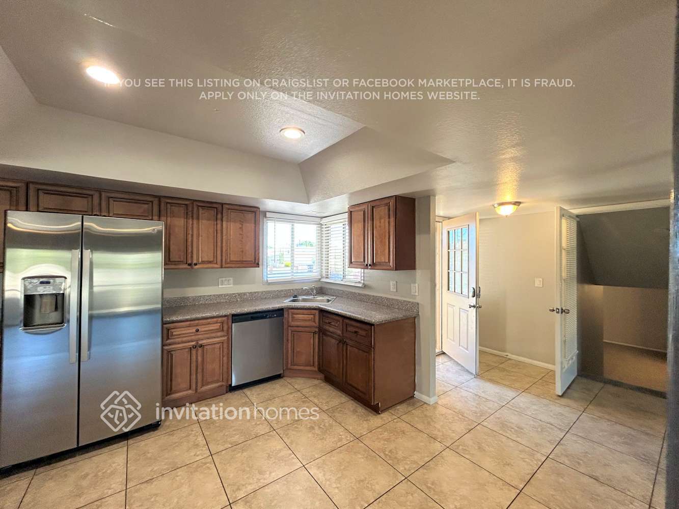 Building Photo - 4033 W San Juan Ave