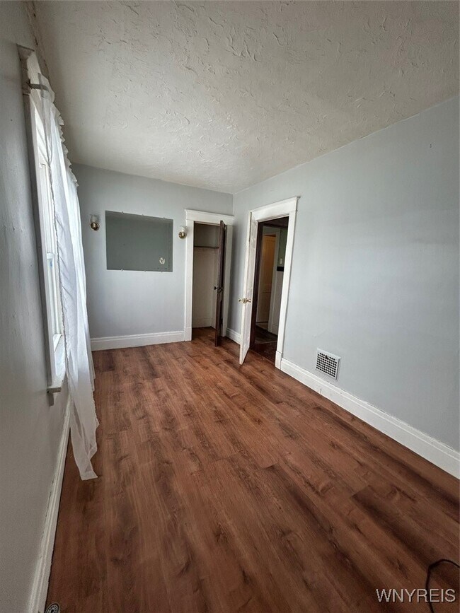 Building Photo - 5 Humphrey Rd