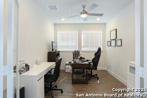 Building Photo - 10220 High Noon Dr