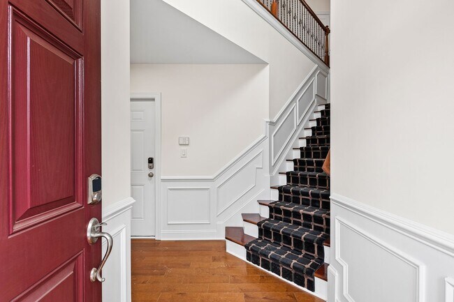 Building Photo - Spacious 3-Bedroom Condo in Prime Raleigh Location!