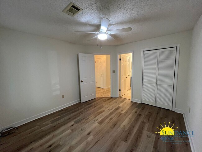 Building Photo - 307 Southlake Ct