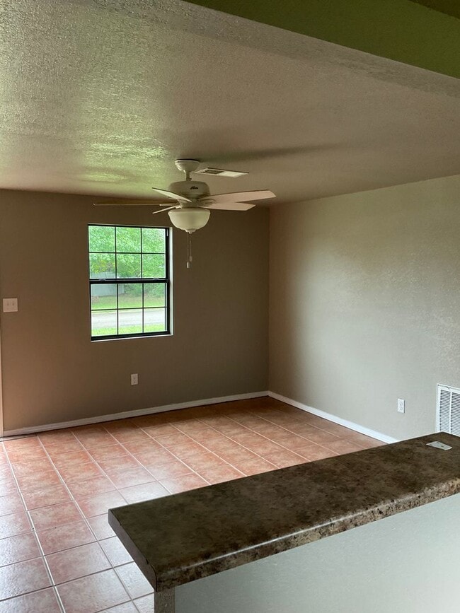 Building Photo - 2 Bed 1 Bath Stone Home in Del City