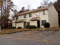 Building Photo - 2 Bedroom Townhouse Near Liberty University
