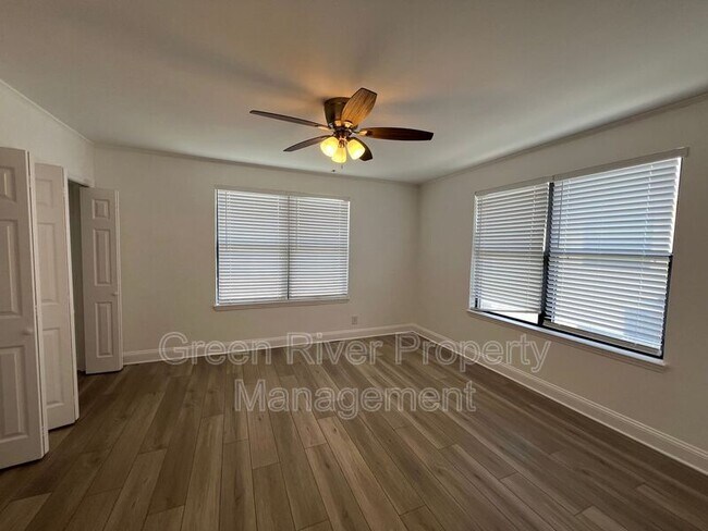 Building Photo - 1789 River Rd