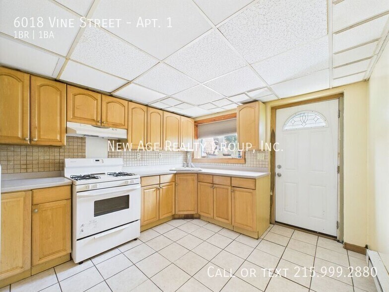 Building Photo - 6018 Vine St