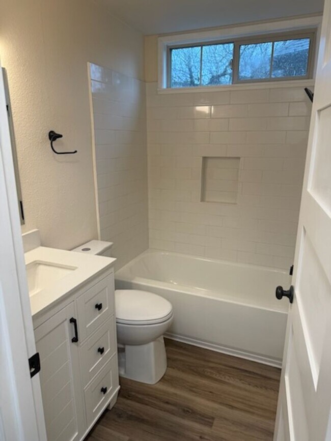 Building Photo - 118000