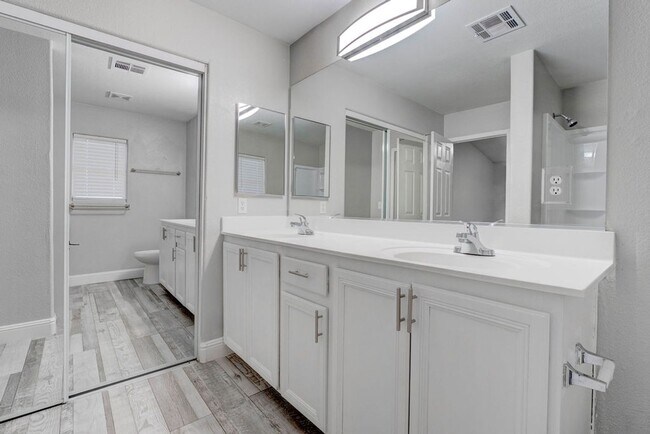 Building Photo - 6469 Abbey Door Ct