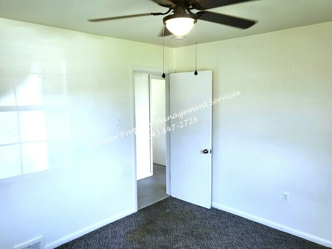 Building Photo - 136 Sawyer Dr