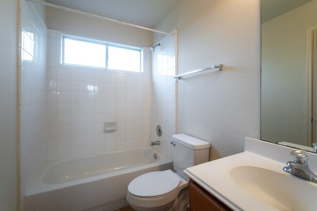 Building Photo - 6702 Albion Cresent Dr