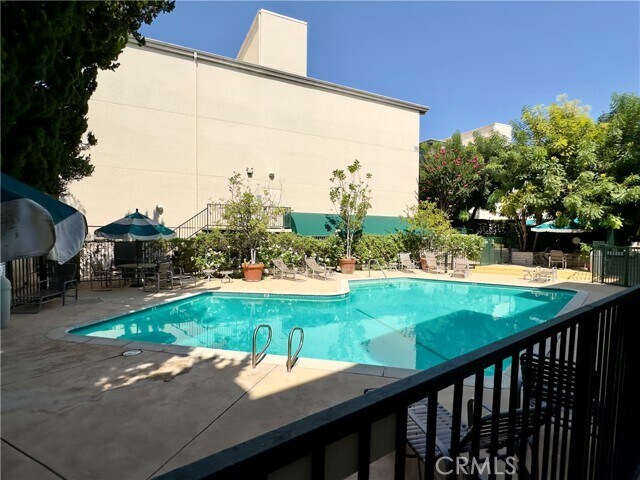 Building Photo - 4501 Cedros Ave