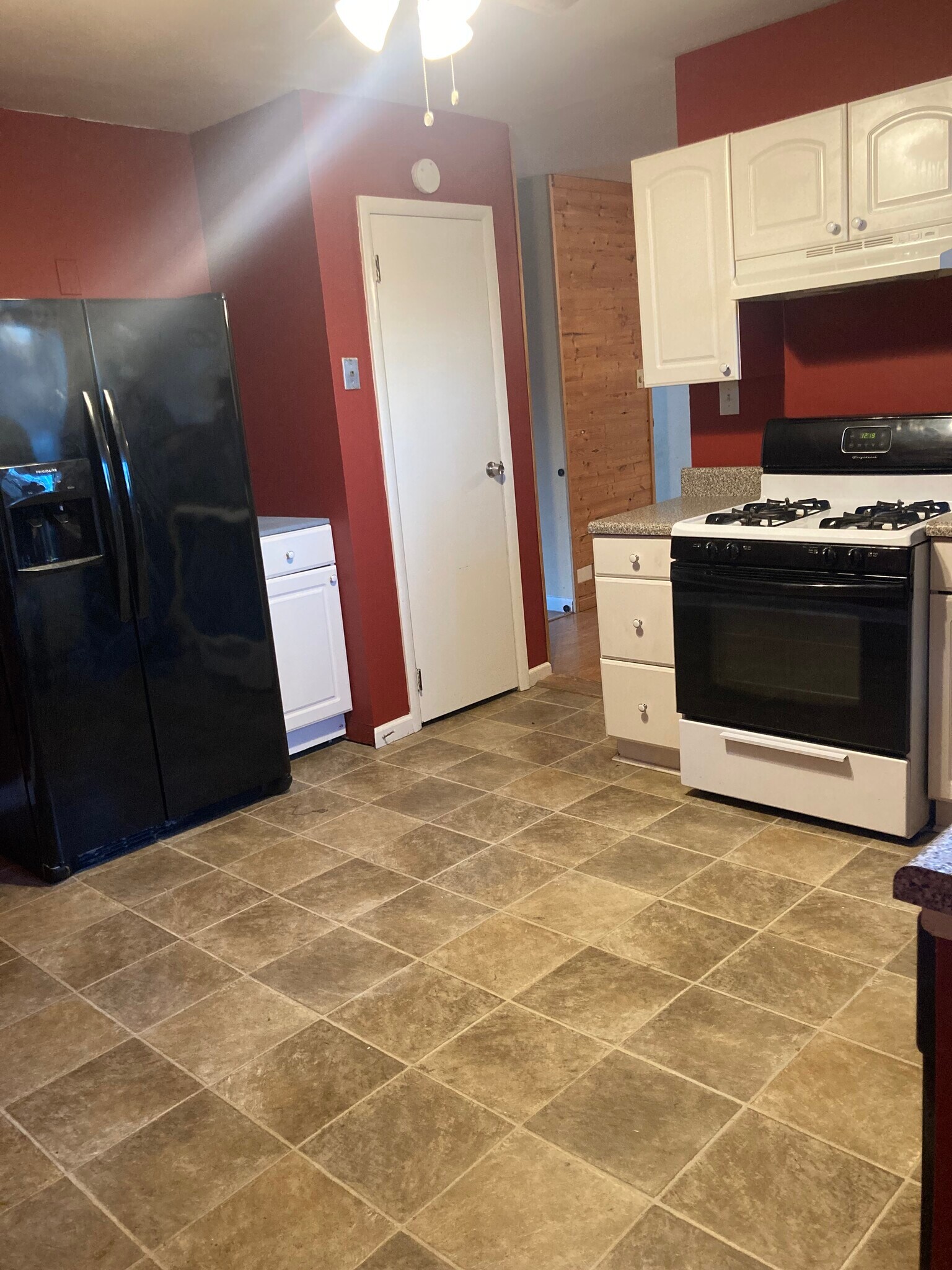 Kitchen - 629 Forest Lake Dr N