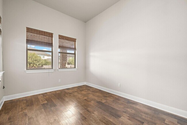 Building Photo - 2333 Legend Hill Dr